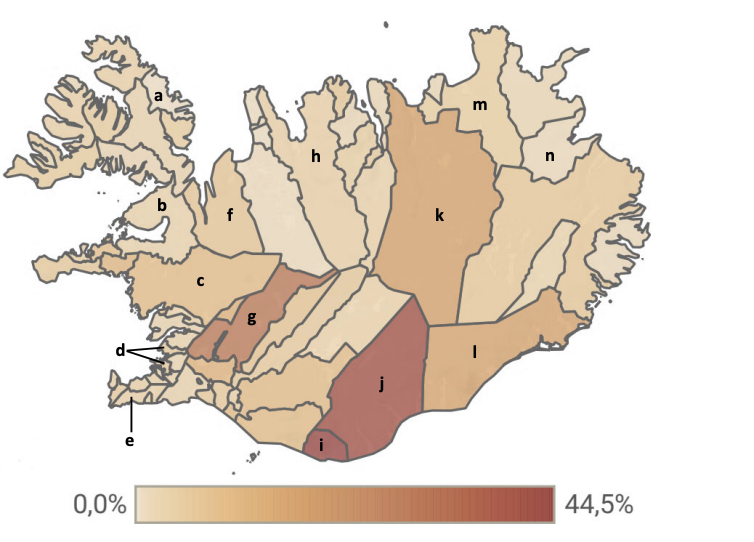 Karte Islands mit farblich markierten Regionen, Buchstabenkennzeichnungen und einer Farbskala von 0,0 bis 44,5 Prozent.